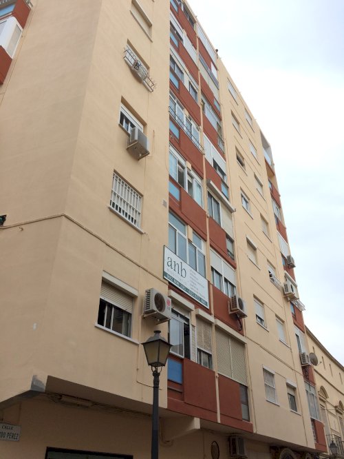 Rehabilitación de edificio en calle Eduardo Pérez (Almería).