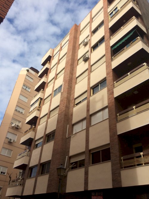 Rehabilitación de fachadas de edificio en calle San Pedro (Almería)