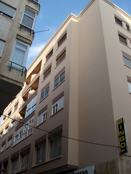 Rehabilitación de edificio e instalación de ascensor en calle Reyes Católicos (Almería).