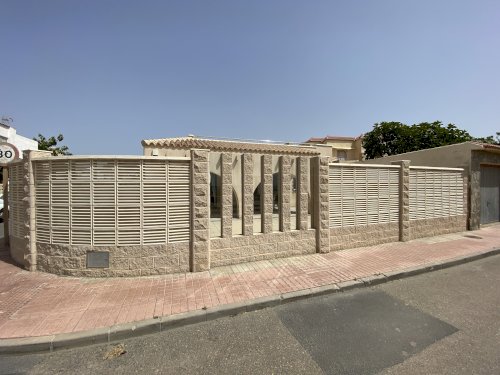 Rehabilitación integral de vivienda unifamiliar en Costacabana (Almería).