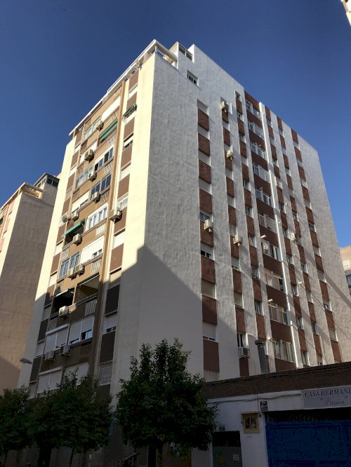 Rehabilitación de fachadas de edificio en calle Soldado Español (Almería)