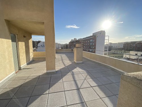 Impermeabilización y aislamiento térmico en cubierta de edificio en C/. Dr. Giménez Canga Argüelles (Almería).