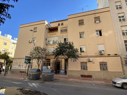 Reparación de fachadas en calle Altamira (Almería).
